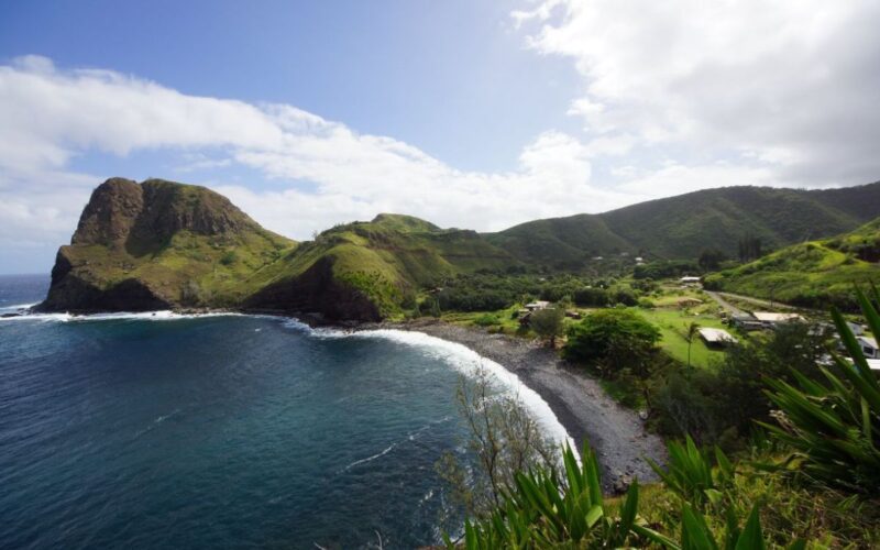 Photo of the coastline of Maui under a sunny sky